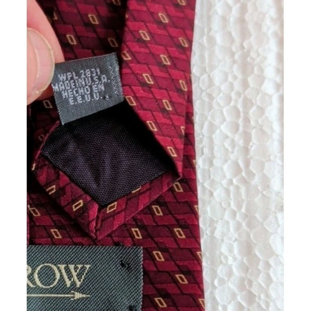 Arrow USA 100% Silk Red Maroon Black Striped Mens Tie Small Pattern 58" X 4"‎ - Picture 3 of 3